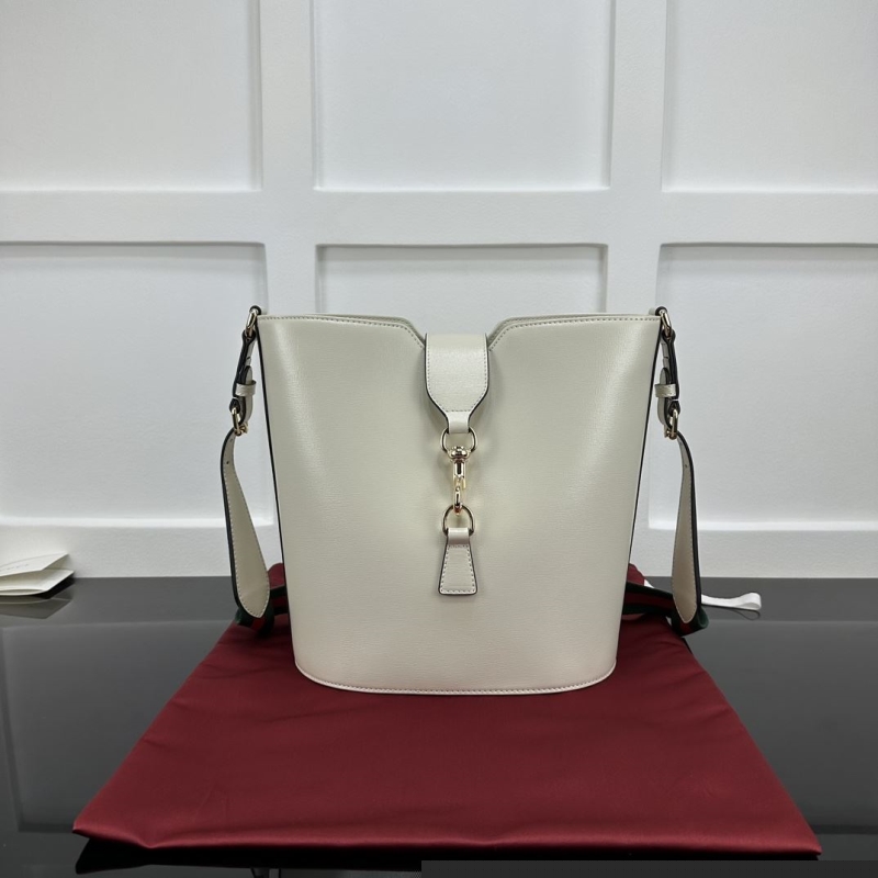 G*u*i bucket bags